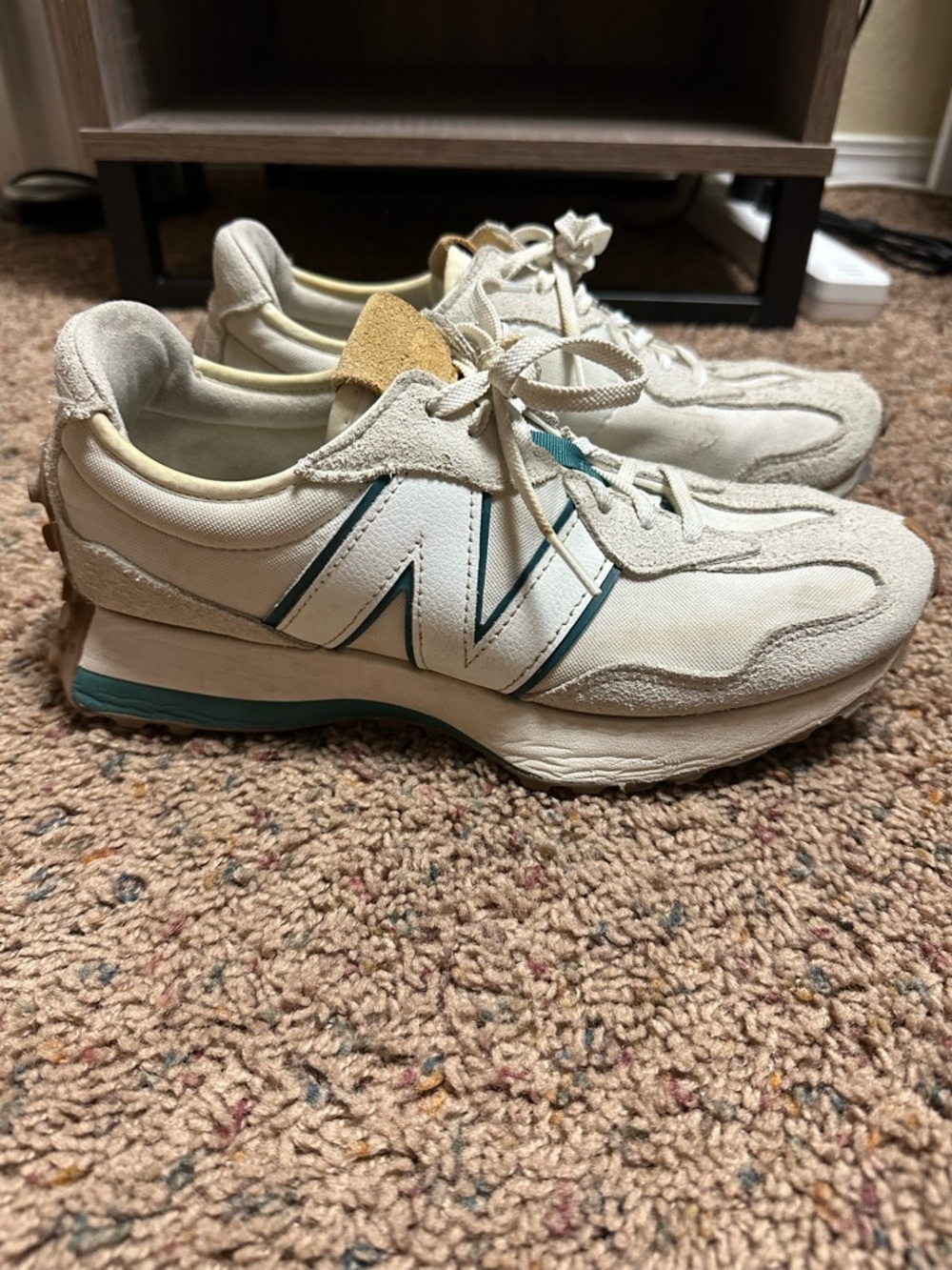 New Balance 327 Athletic Shoe